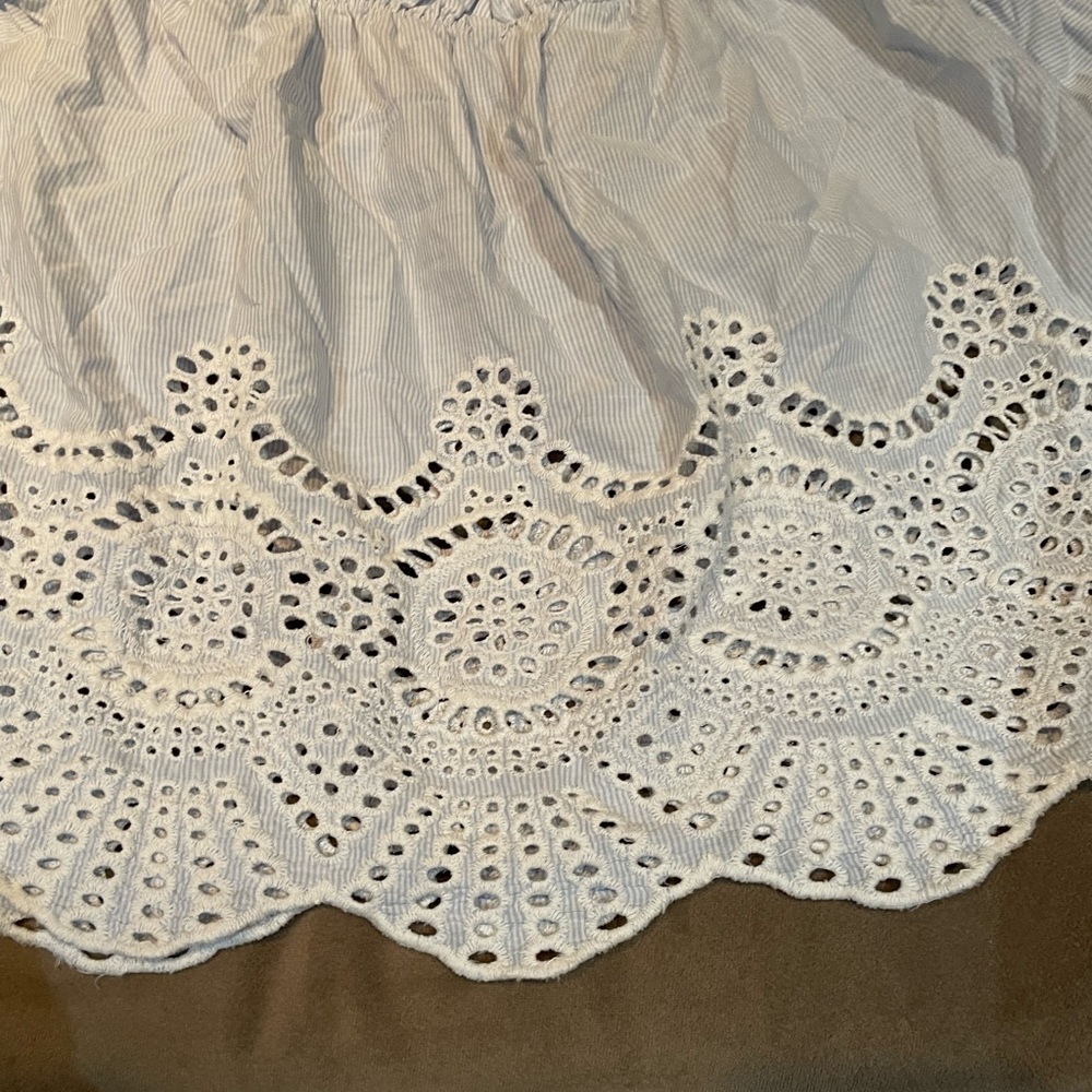 Beautiful summer shoulder down top with crochet on the sleeves and the bottom - Picture 2 of 5